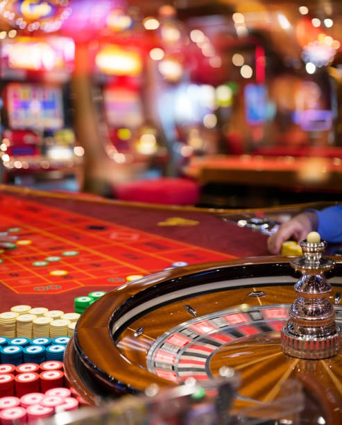 Live dealer at xmaster Dadu Online table with multiple camera angles and real-time chat interface